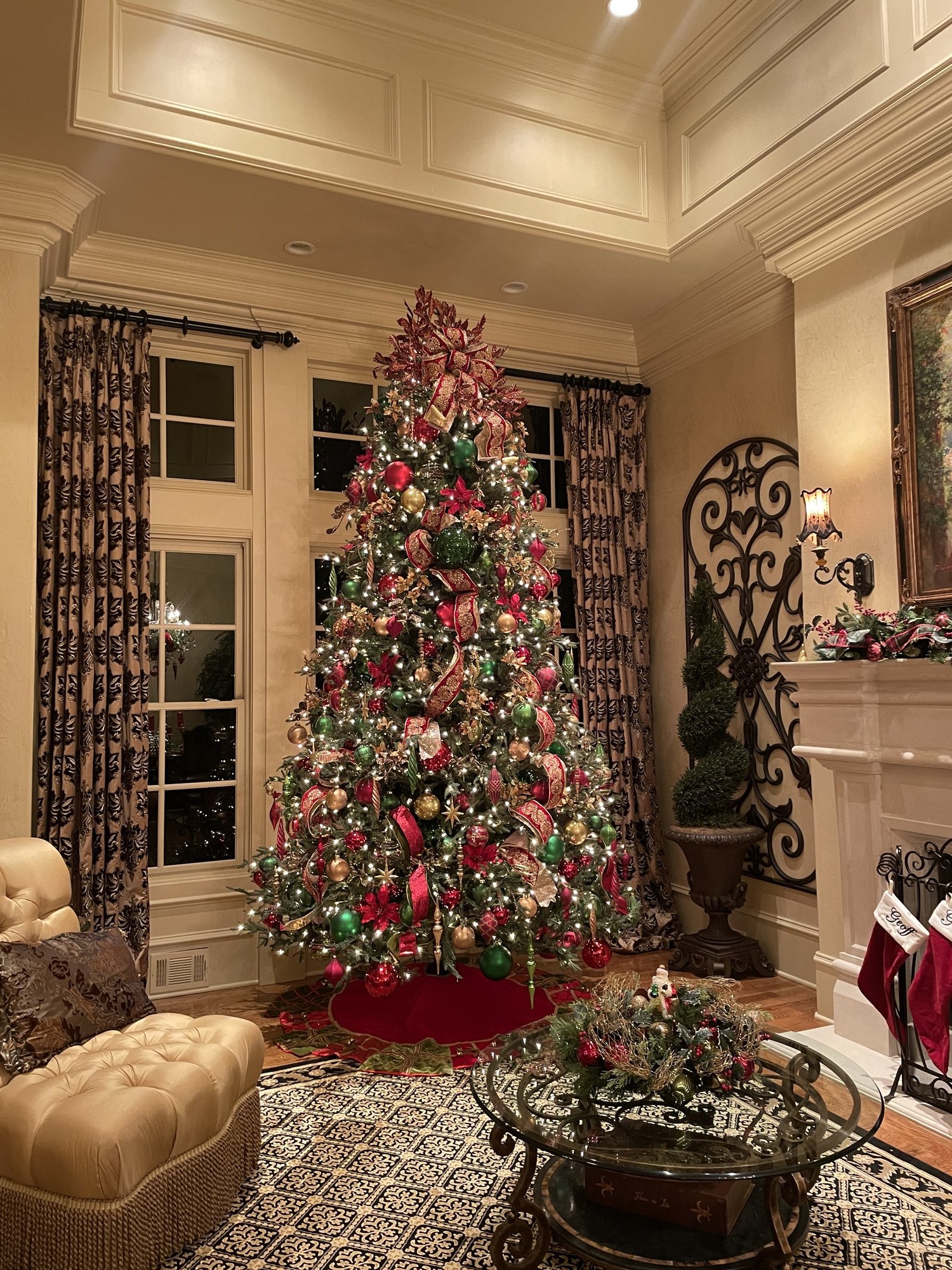 Classic red green gold tree